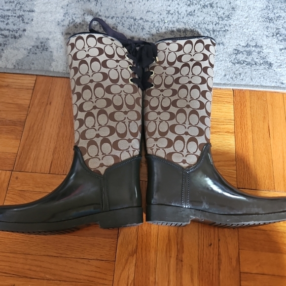 Coach Tristee Rubber Rain Boots Brown/Khaki Signature Lace Up Back Size 8 EUC - Picture 15 of 16